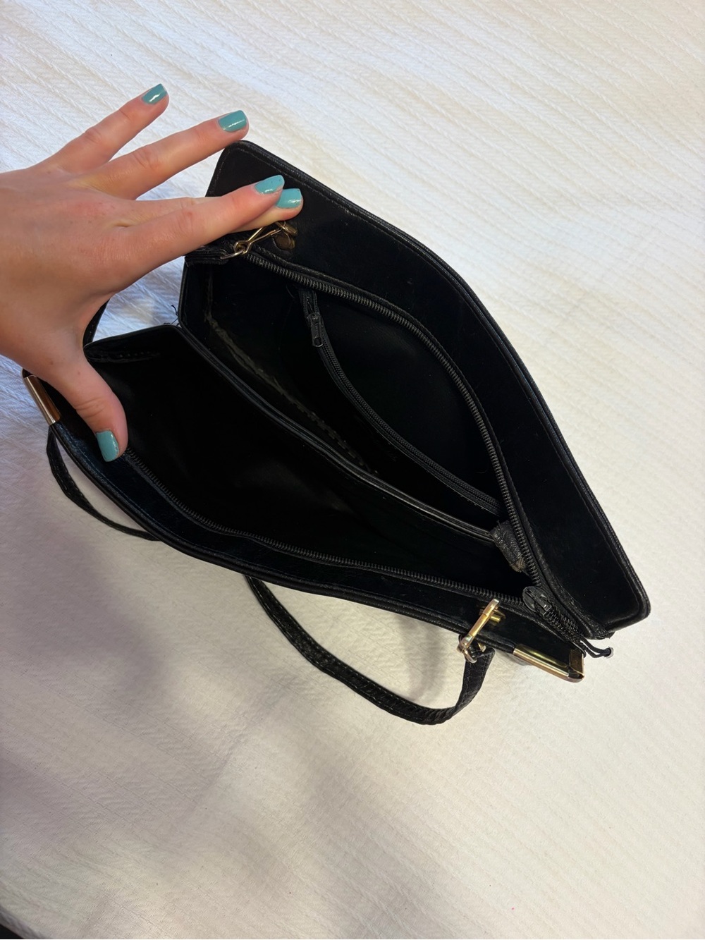 Classic Black Leather Shoulder Bag - Picture 3 of 3